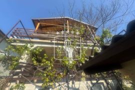 Seline - kuća katnica pogled more cca 150m od mora! 159000€, Starigrad, Haus