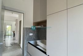 ŠIBENIK - BILICE, novo, namješten luksuzni stan, bazen, prizemlje, 400 m od mora, Šibenik - Okolica, Apartamento