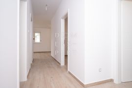 Novogradnja, trosoban stan u prizemlju s vrtom - 67m2, Sesvete, Flat