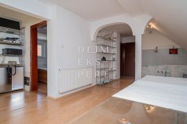 Dvije kuće s garažom - 217m2, Sesvete, Maison