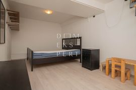 Dvije kuće s garažom - 217m2, Sesvete, Maison