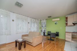 Dvosoban stan s vrtom i dva parkinga, 59m2, Maksimir, Appartement