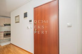 Dvosoban stan s vrtom i dva parkinga, 59m2, Maksimir, Flat