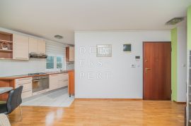 Dvosoban stan s vrtom i dva parkinga, 59m2, Maksimir, Appartment