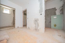 Kuća u prirodi s potencijalom - Plitvička jezera, Plitvička Jezera, House