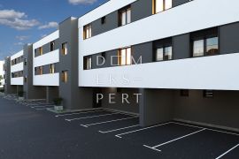 Četverosoban stan u prizemlju s vrtom - 108 m², Novi Zagreb - Zapad, Appartamento