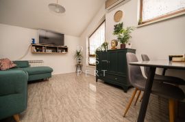 Sesvete, komforan stan na petom katu zgrade s liftom, Sesvete, Apartamento