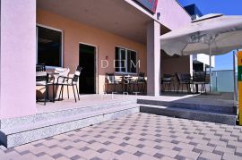 Namješten poslovni prostor (caffe bar), 83.07 m², Soblinec, Sesvete, Εμπορικά ακίνητα