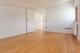 Dvoetažni stan u urbanoj vili s predivnim pogledom, 212 m², Šestine, Podsljeme, Apartamento