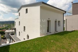 Dvoetažni stan u urbanoj vili s predivnim pogledom, 212 m², Šestine, Podsljeme, Appartement