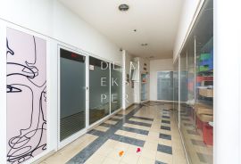 Poslovni prostor u prizemlju zgrade, 20,94 m², Sesvete, odlična lokacija, Sesvete, Commercial property