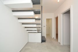 NOVOGRADNJA! 6-sobni dvoetažni stan sa vrtom - Sesvetski Kraljevec, Sesvete, Apartamento