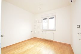 NOVOGRADNJA! 6-sobni dvoetažni stan sa vrtom - Sesvetski Kraljevec, Sesvete, Apartamento