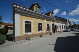 Predivna uređena starinska kuća u samom centru Zeline, Sveti Ivan Zelina, House