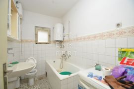 Kuća za renovaciju - Adamovec, Sesvete, بيت