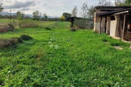 USELJIVA KUĆA S POMOĆNIM OBJEKTIMA I ZEMLJIŠTEM, Gospić, Haus