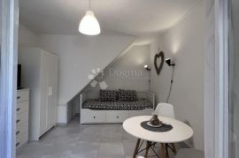 CRNICA - Prekrasna kuća s dva apartmana, Šibenik, Maison