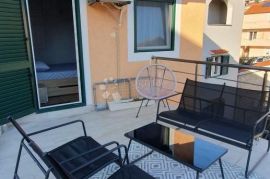 CRNICA - Prekrasna kuća s dva apartmana, Šibenik, Ev