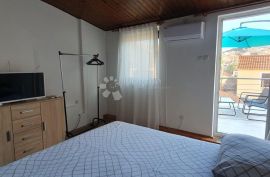 CRNICA - Prekrasna kuća s dva apartmana, Šibenik, Ev