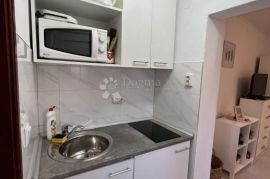 CRNICA - Prekrasna kuća s dva apartmana, Šibenik, Haus