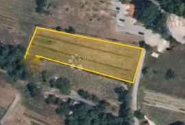 GRAĐEVINSKO ZEMLJIŠTE PRAVILNOG OBLIKA 2030 m2, Pićan, Land