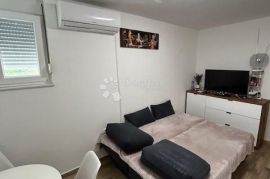 Dva stana za jednu cijenu s krovnom terasom, Sukošan, Appartement