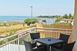 Umag, okolica konforan stan s pogledom na more !, Umag, Appartment