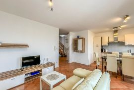 Umag, okolica konforan stan s pogledom na more !, Umag, Appartement