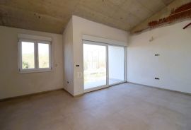 Poreč, okolica, stan u novogradnji sa okućnicom, Poreč, Appartement