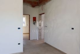 Poreč, okolica, stan u novogradnji sa okućnicom, Poreč, Appartement