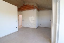 Poreč, okolica, stan u novogradnji sa okućnicom, Poreč, Apartamento