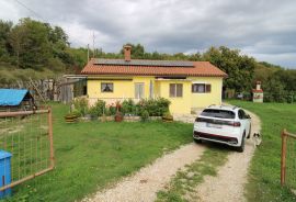 Rabac - kuće 235 m2 na imanju od 9.560 m2, Labin, Famiglia