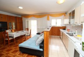 Rabac - kuće 235 m2 na imanju od 9.560 m2, Labin, House