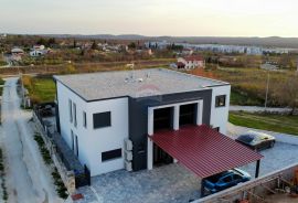 Istra, Kanfanar - luksuzna kuća s bazenom i pogledom na more 160m2, Kanfanar, House