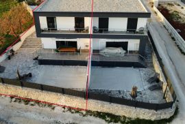 Istra, Kanfanar - luksuzna kuća s bazenom i pogledom na more 160m2, Kanfanar, House