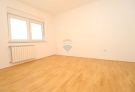 Zagreb, stan s prelijepim vrtom i dva parkirna mjesta, 112m2, Podsused - Vrapče, Flat