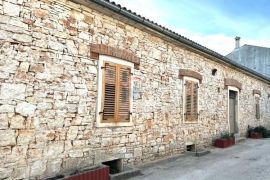 Istra, prekrasna autohtona nekretnina od 560 m2 sa šternom, Bale, Casa