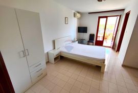 Rovinj,veliki stan,67m2-,200 m od uređene plaže+parking mjesto, Rovinj, Apartamento