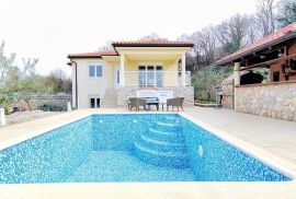 OTOK KRK,OMIŠALJ-villa sa dva stana i bazenom, Omišalj, House