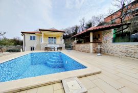 OTOK KRK,OMIŠALJ-villa sa dva stana i bazenom, Omišalj, Casa