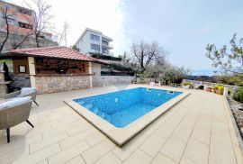 OTOK KRK,OMIŠALJ-villa sa dva stana i bazenom, Omišalj, House