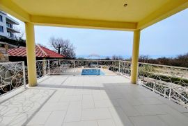 OTOK KRK,OMIŠALJ-villa sa dva stana i bazenom, Omišalj, House