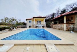 OTOK KRK,OMIŠALJ-villa sa dva stana i bazenom, Omišalj, House