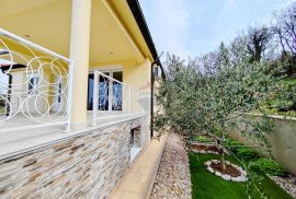 OTOK KRK,OMIŠALJ-villa sa dva stana i bazenom, Omišalj, House