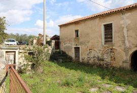 Dvije autohtone istarske kuće s okućnicom, Sveti Lovreč, Maison