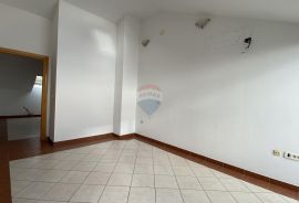 Novi Vinodolski - apartman s balkonom 200m do mora, Novi Vinodolski, Διαμέρισμα