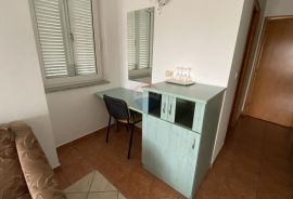 Novi Vinodolski - apartman s balkonom 200m do mora, Novi Vinodolski, Kвартира