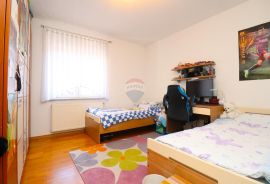 Zagreb, Dankovec, prostrani stan s dva parkirna mjesta, 83m2, Gornja Dubrava, Apartamento