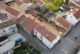 Istra - Rovinjsko Selo - kuća u nizu 120 m2 za renovaciju, Rovinj, Famiglia