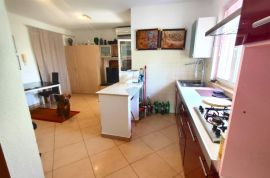 Rovinj-Rovinjsko Selo,prekrasan stan+vrt+garaža+parking mjesto, Rovinj, Apartamento